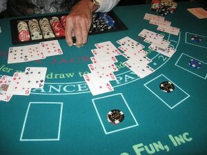Smoking Tobacco and Play Blackjack in Casinos